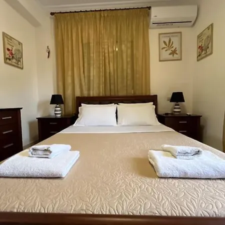 Riviera House Pótamosz